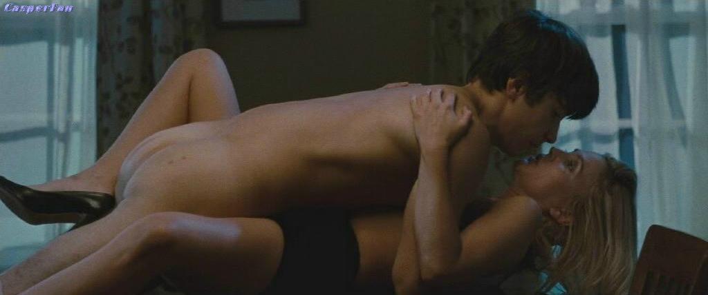 Justin Long got nude in the 2010 movie'Going the Distance'