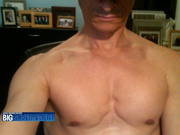 weiner-shirtless