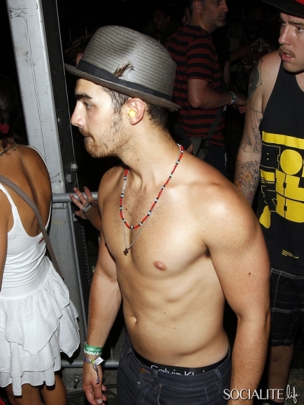 Joe Jonas Shirtless