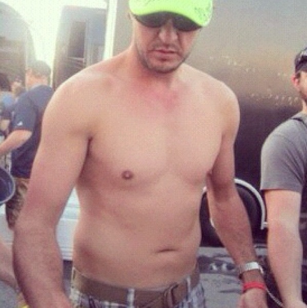 Country Singer Luke Bryan Shirtless