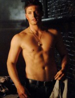 Supernaturally Shirtless Jensen Ackles