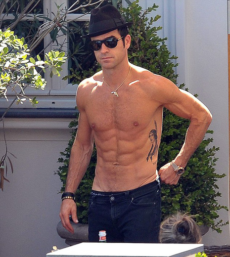 Justin Theroux Shirtless and Sexy