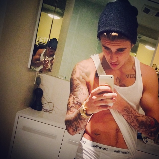 Justin Bieber Shirtless Selfie