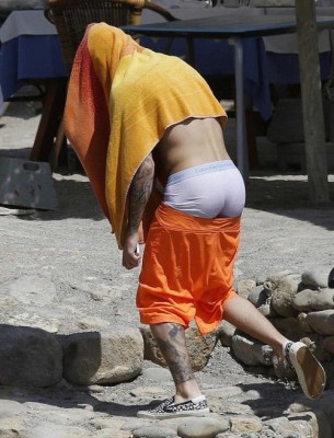 Justin Bieber With Wet Butt